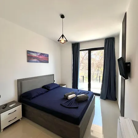 Eg Apartment *